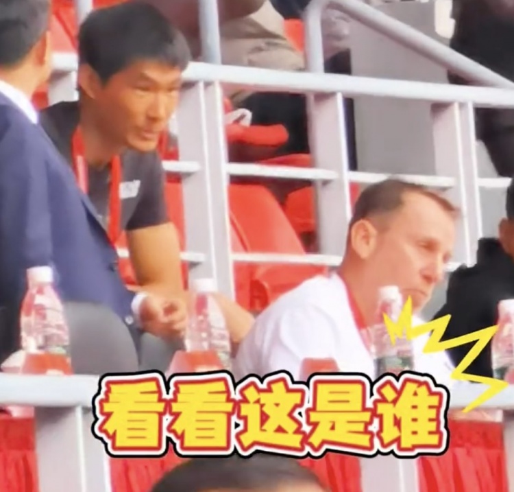 久爾杰維奇現身鹽城，現場觀看中國U22國足vs韓國