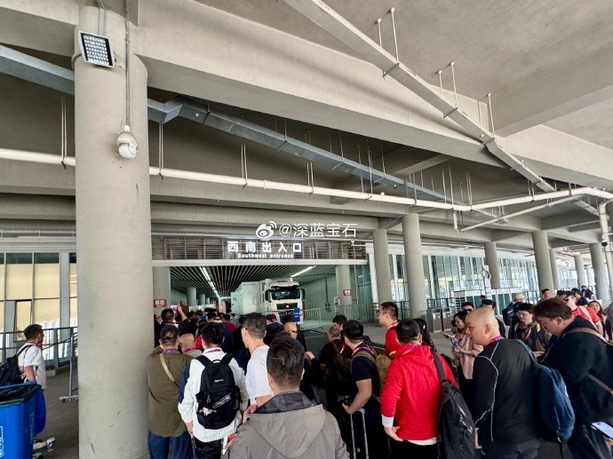 盛況空前！記者曬照：距離中澳之戰(zhàn)還有三小時，現(xiàn)場記者已超百名