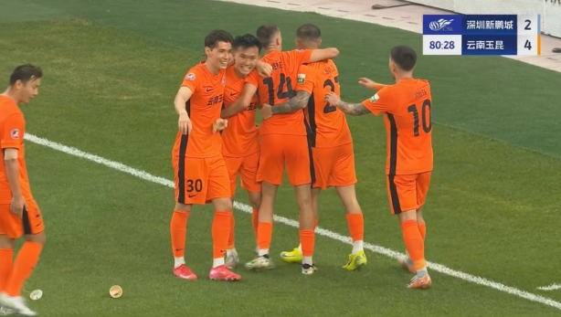 玉昆4-2領(lǐng)先新鵬城！杜加利奇冒頂，徐宏杰得球抽射破門(mén)