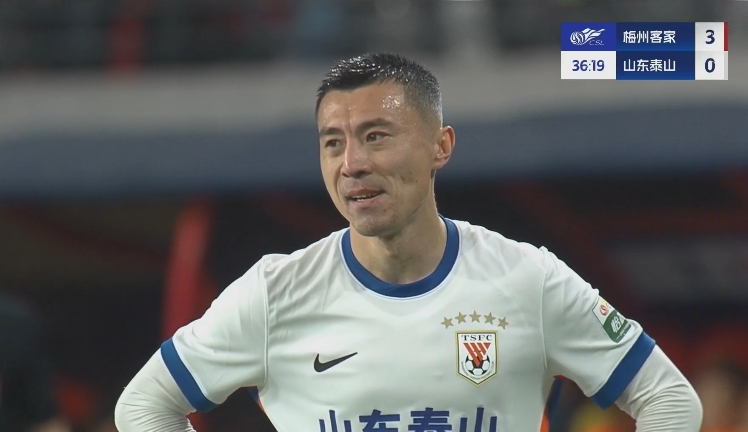 34分鐘0-3落后！36歲鄭錚苦笑36歲大雷沮喪 替補(bǔ)席黃政宇神態(tài)輕松