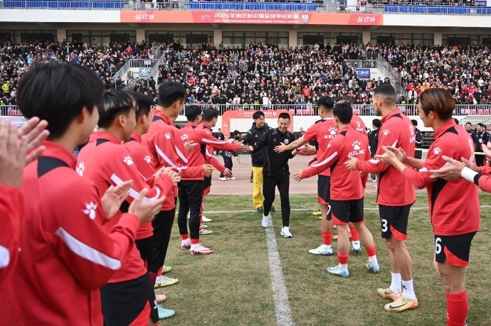 今日賽前，俱樂部為前球員馬曉磊及文爍舉行了退役儀式