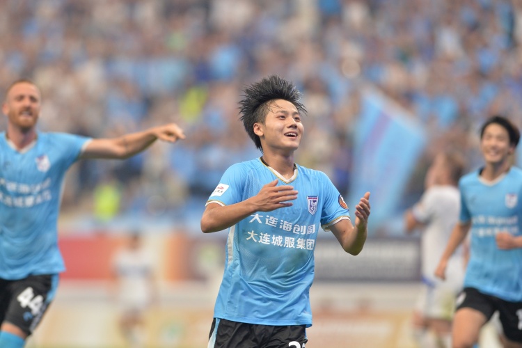 19歲國青小將毛偉杰進(jìn)入大連英博戰(zhàn)泰山首發(fā)，將迎中超首秀