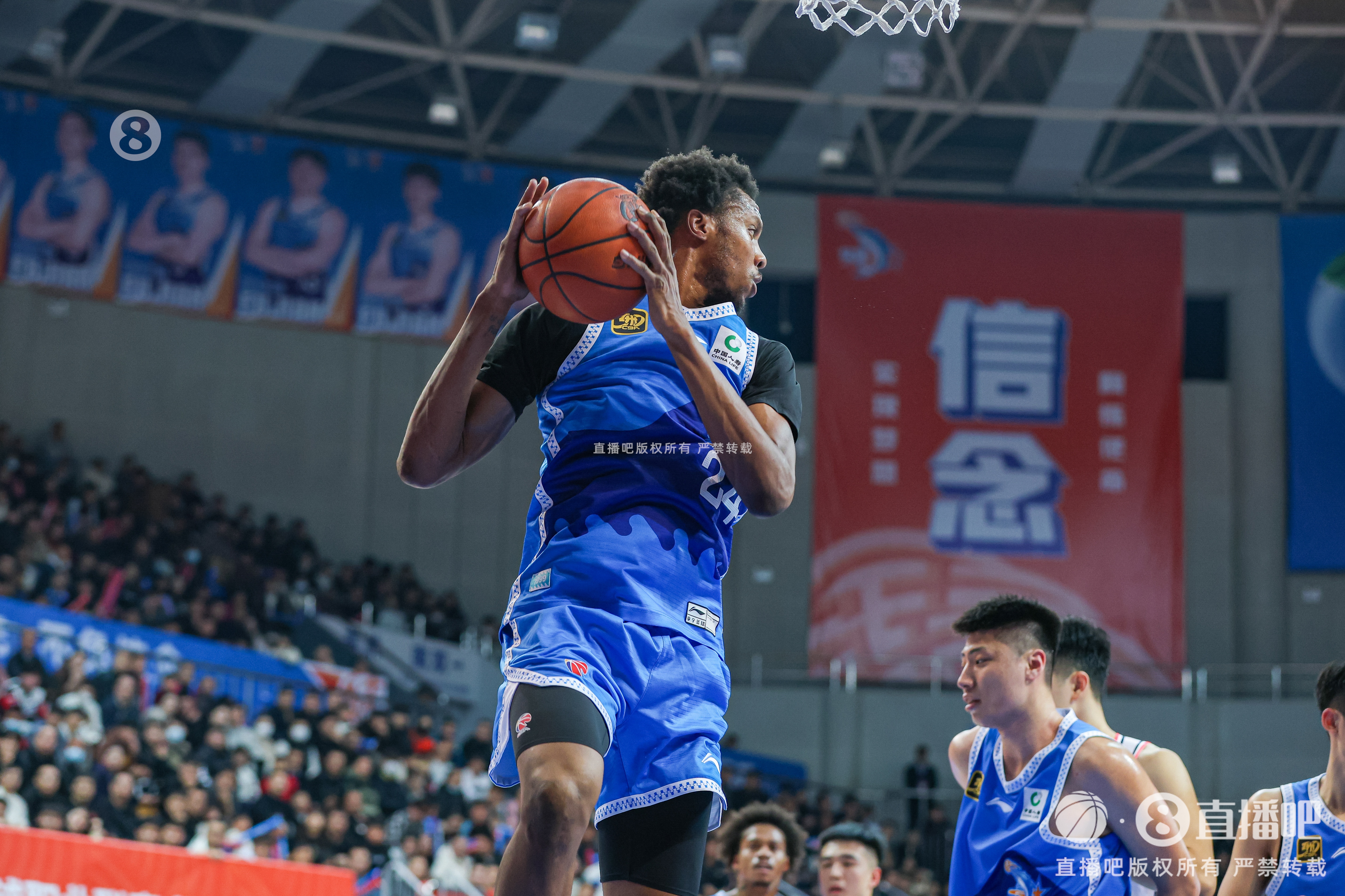 今天效率是真高！路易斯-金20中15&三分7中5怒砍41分8板4斷