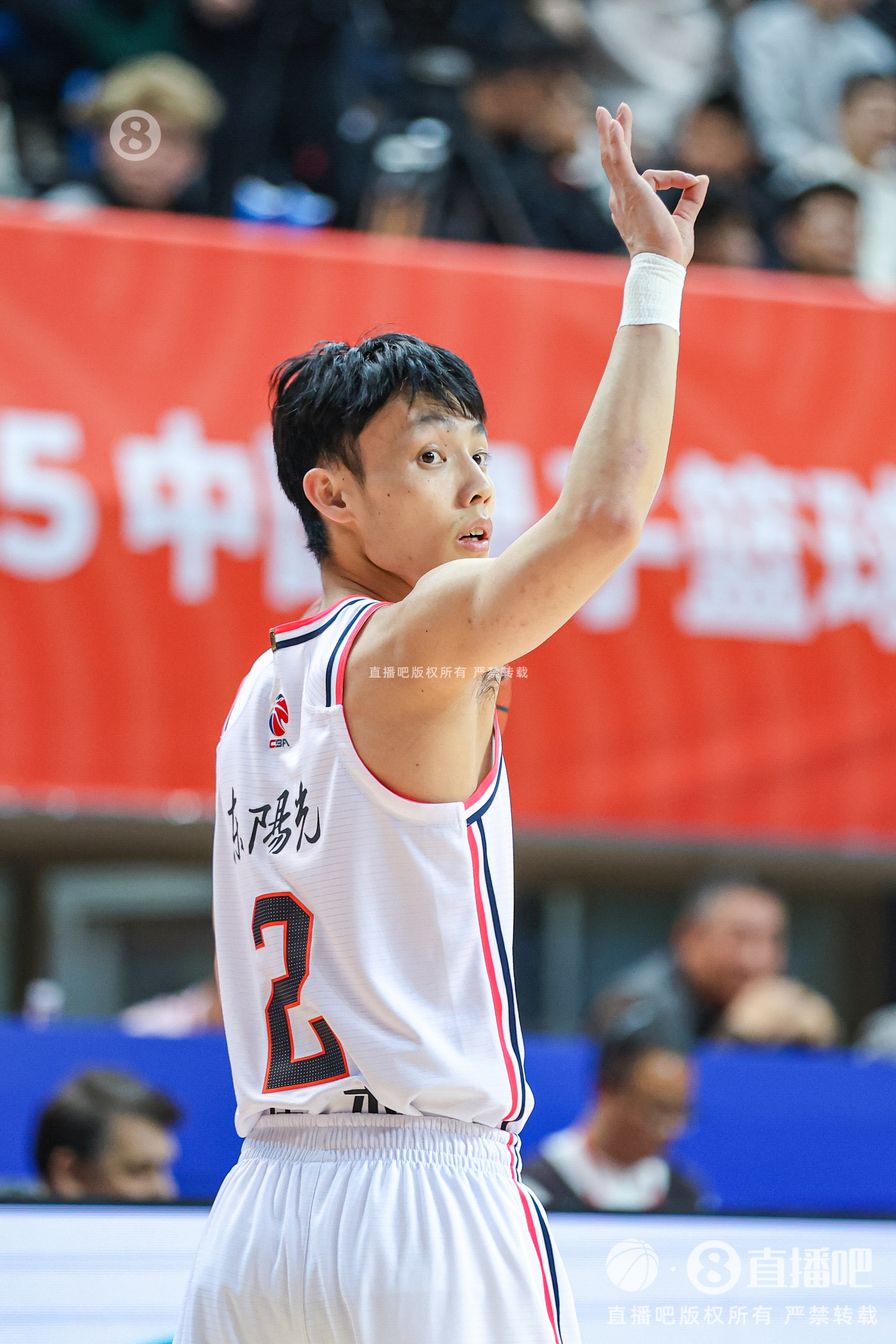 鐵人！本賽季CBA常規(guī)賽僅17名球員做到46場全勤 徐杰、鄒陽在列
