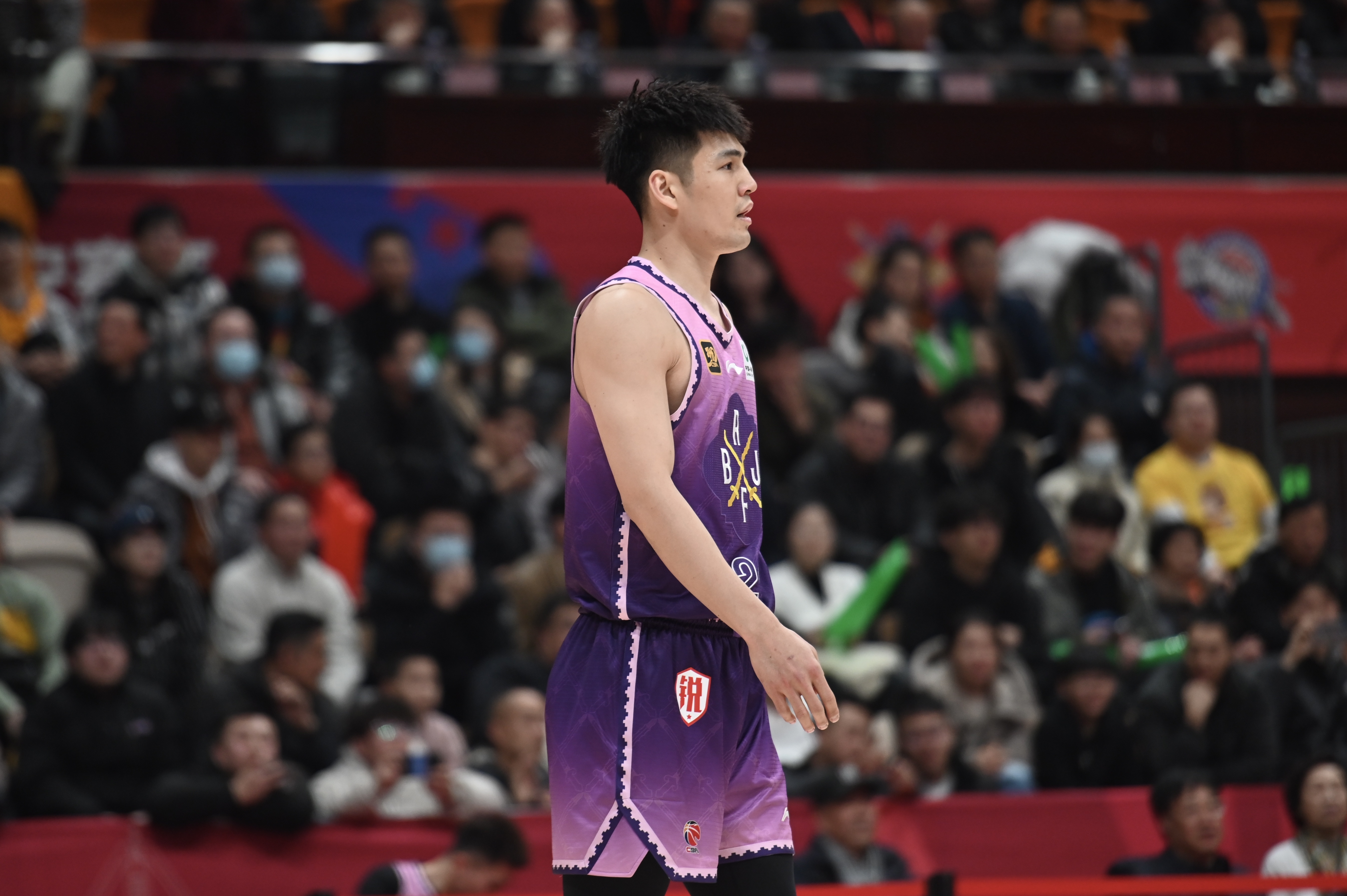 表現(xiàn)可以！陳國(guó)豪8中5拿到13分3板1斷